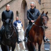 Andrea Bocelli a cavallo